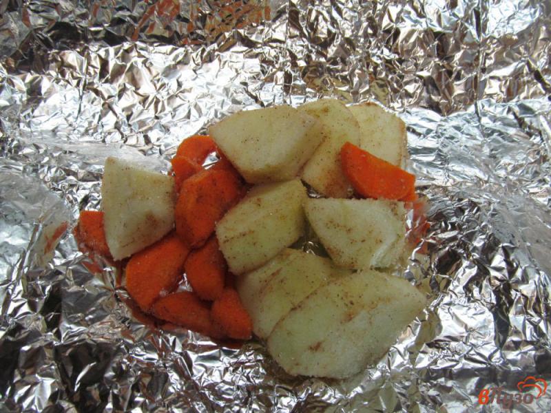 Фото приготовление рецепта: Смузи на ряженке с морковью и яблоком шаг №2