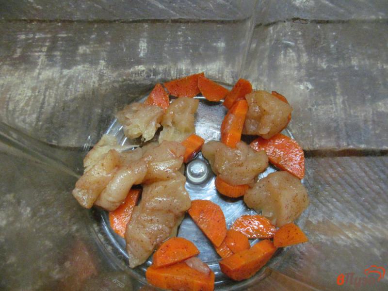 Фото приготовление рецепта: Смузи на ряженке с морковью и яблоком шаг №3