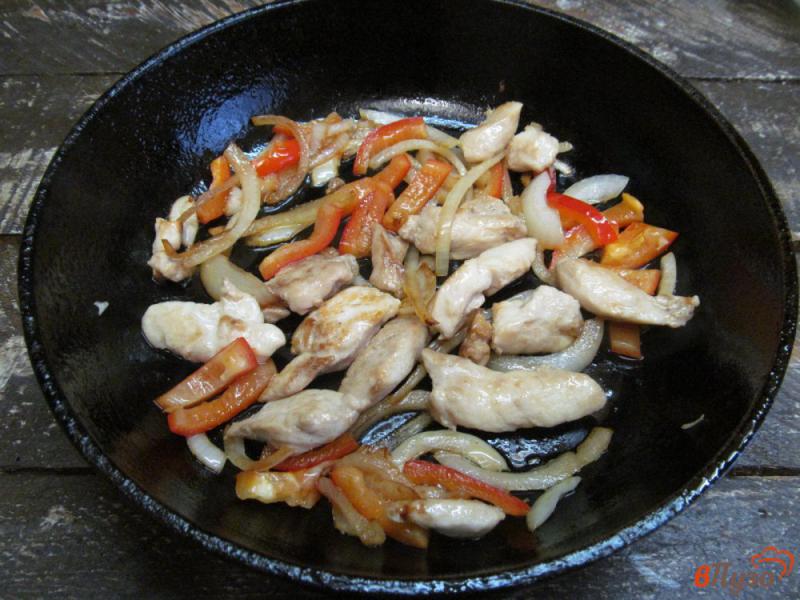 Фото приготовление рецепта: Курица по-тайски шаг №3