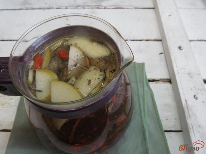 Фото приготовление рецепта: Напиток из ягод годжи с шалфеем и сухой грушей шаг №5