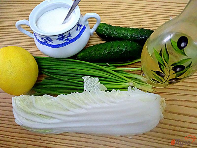 Фото приготовление рецепта: Салат из пекинской капусты и огурца шаг №1