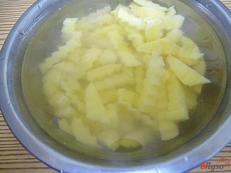 Фото приготовление рецепта: Картофель жареный с паприкой и чесноком шаг №4