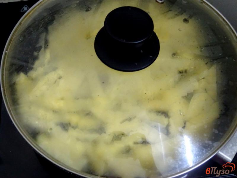 Фото приготовление рецепта: Картофель жареный с паприкой и чесноком шаг №6