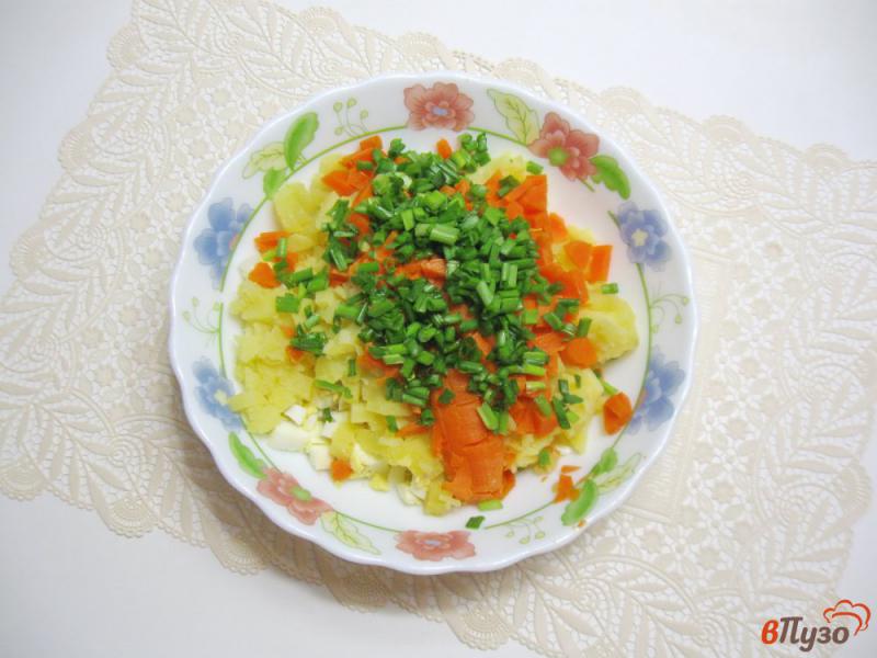 Фото приготовление рецепта: Салат «Оливье» с зеленым луком шаг №2