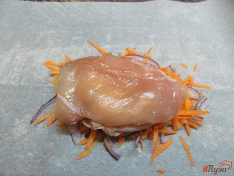 Фото приготовление рецепта: Запеченное куриное филе с сыром моцарелла шаг №5