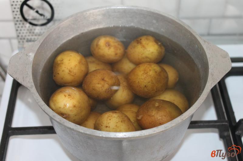 Фото приготовление рецепта: Шашлычки из картофеля с карри шаг №1