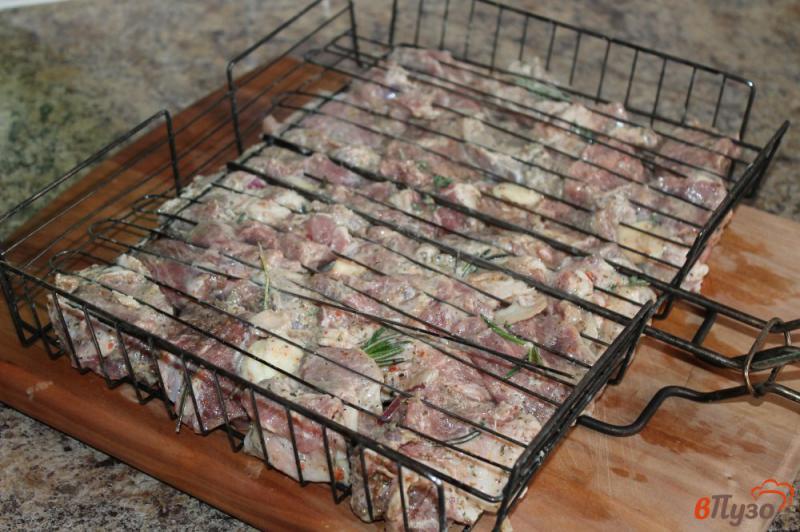 Фото приготовление рецепта: Шашлык из ошейка маринованный в кефире шаг №8