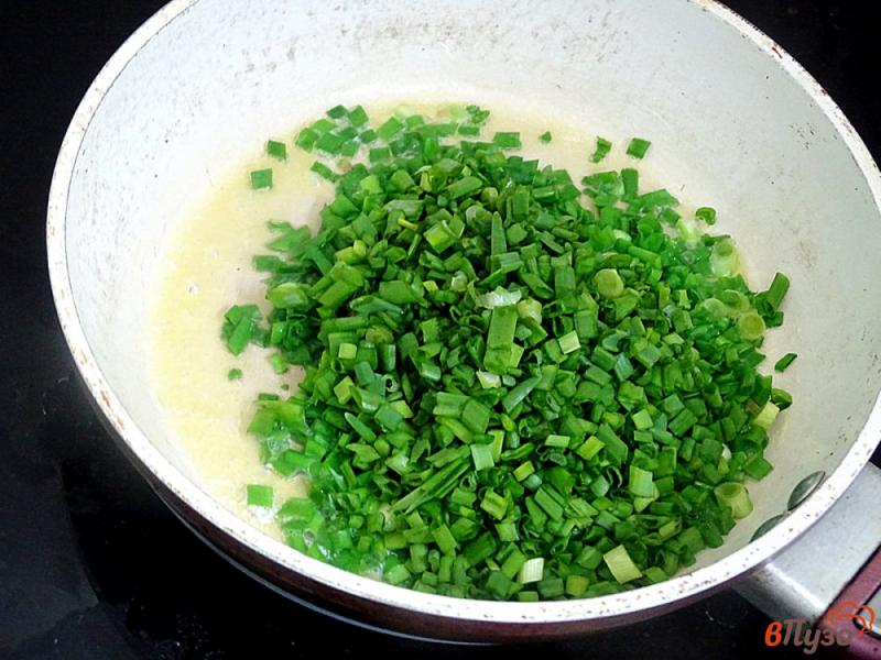 Фото приготовление рецепта: Зразы фаршированные яйцом и зелёным луком шаг №3