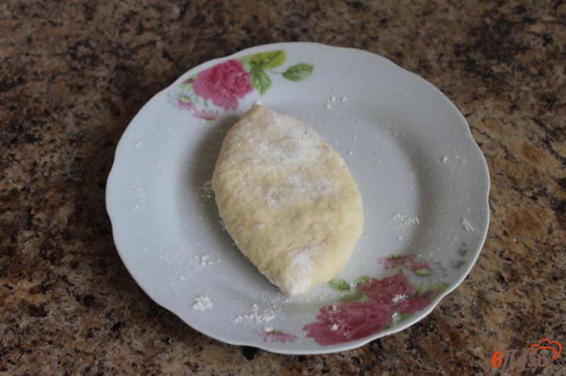 Фото приготовление рецепта: Жареные пирожки с картофелем, зеленью и сыром шаг №8