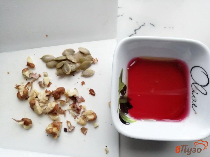 Фото приготовление рецепта: Витаминный салат с хурмой и моцареллой шаг №3