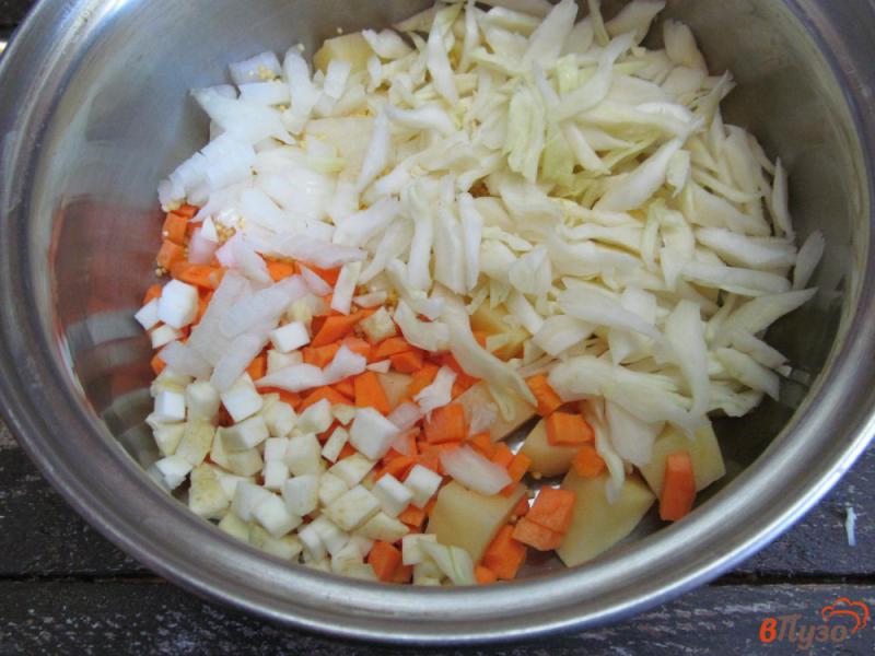 Фото приготовление рецепта: Суп с капустой и пшеном шаг №2