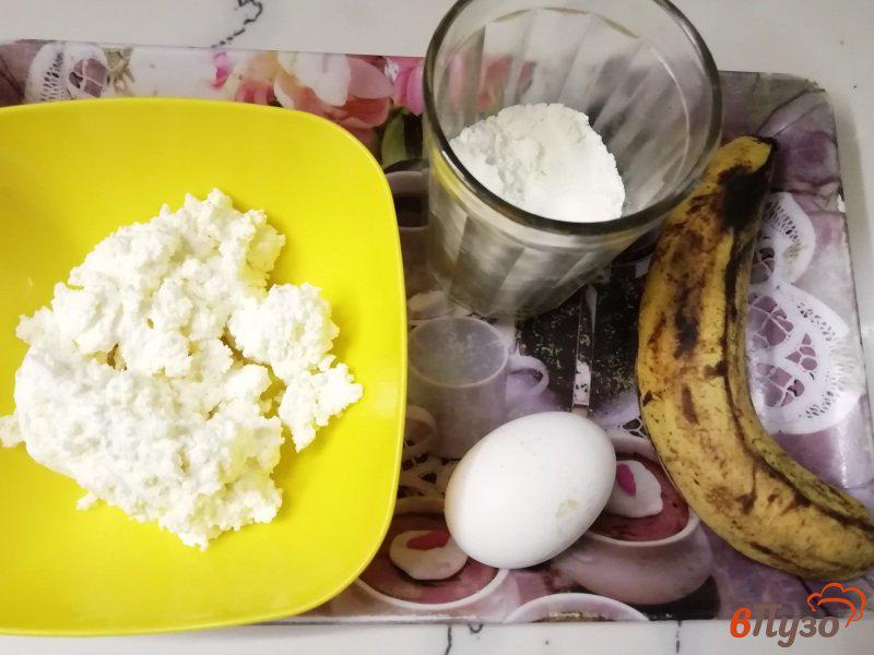 Фото приготовление рецепта: Банановые вафли с творогом шаг №1