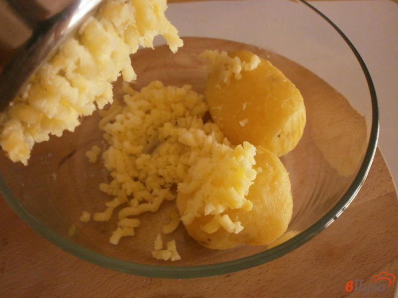 Фото приготовление рецепта: Килька фаршированая картофельным пюре шаг №3