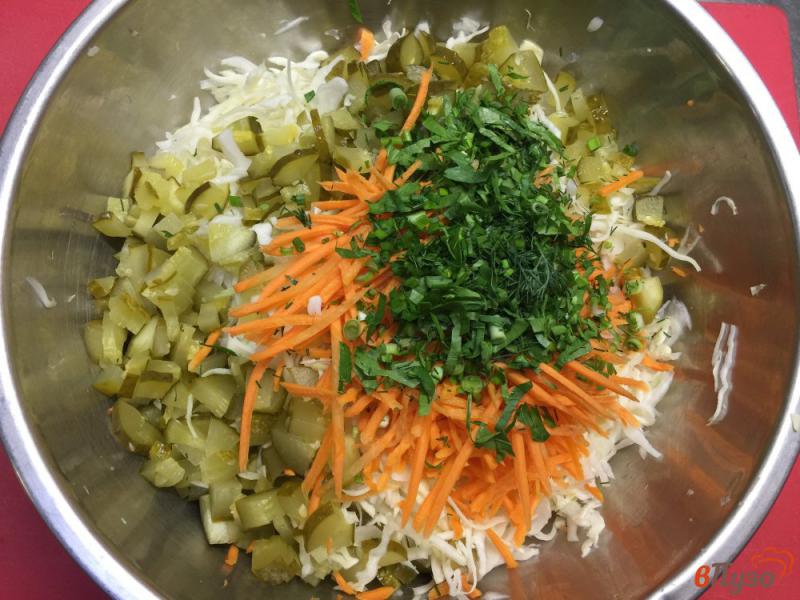 Фото приготовление рецепта: Салат из белокочанной капусты, огурца и моркови шаг №4