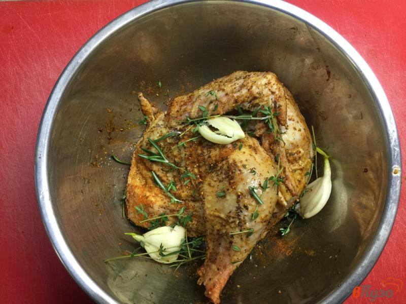 Фото приготовление рецепта: Цыпленок запеченный в соусе барбекю шаг №3