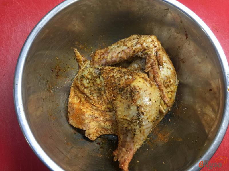 Фото приготовление рецепта: Цыпленок запеченный в соусе барбекю шаг №2