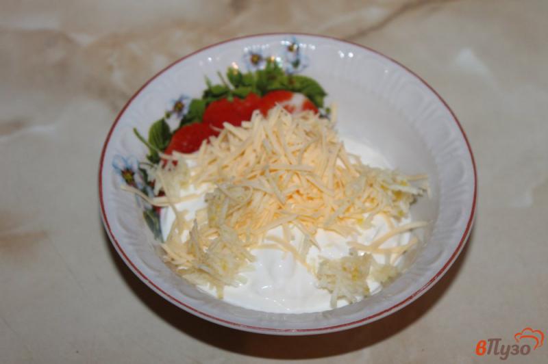 Фото приготовление рецепта: Сметанно - сырный соус с укропом шаг №3
