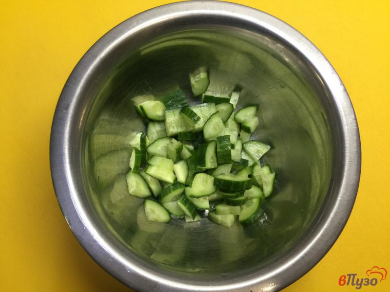 Фото приготовление рецепта: Салат из пекинской капусты с овощами и маслинами шаг №1