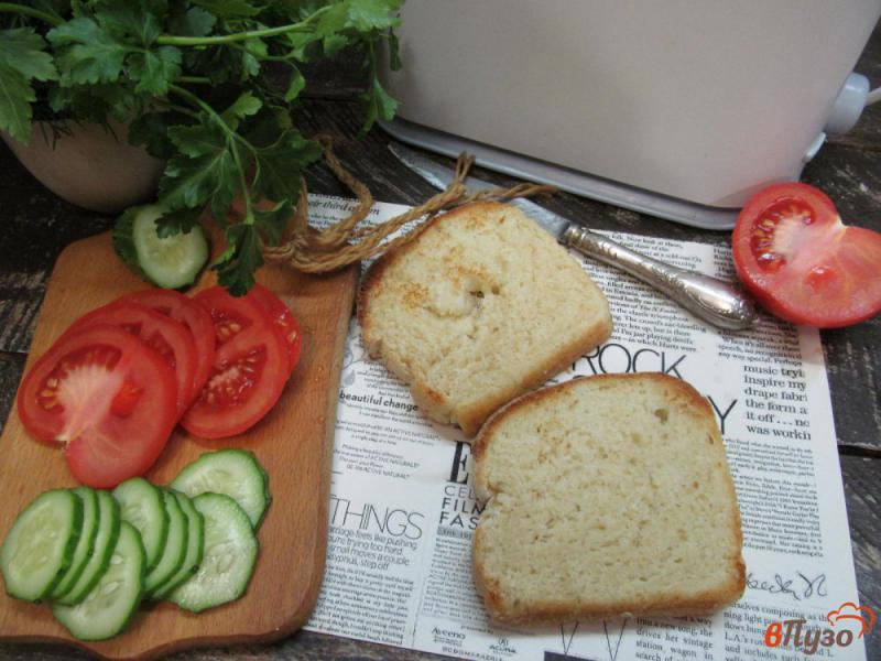 Фото приготовление рецепта: Бутерброд с фаршированным омлетом шаг №4