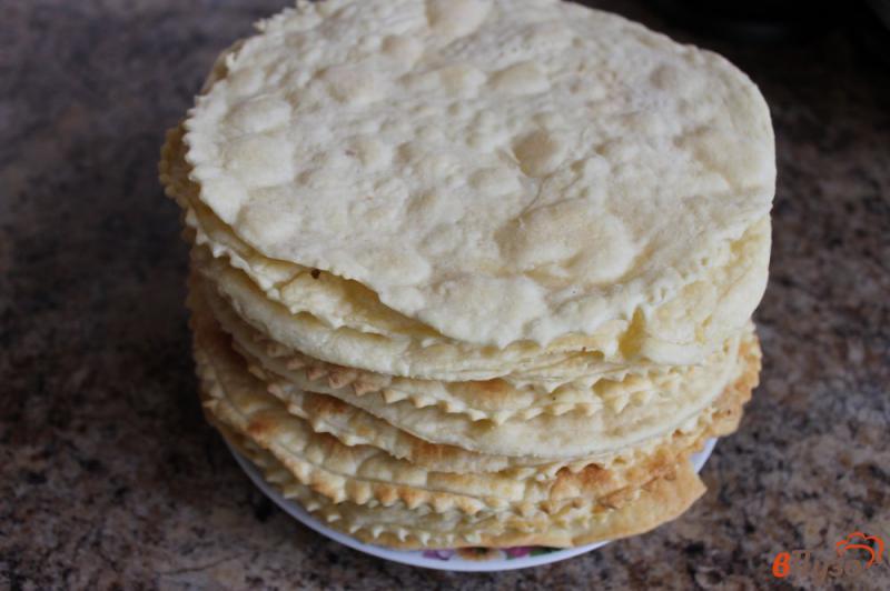 Фото приготовление рецепта: Торт Наполеон с заварным кремом и арахисом шаг №6