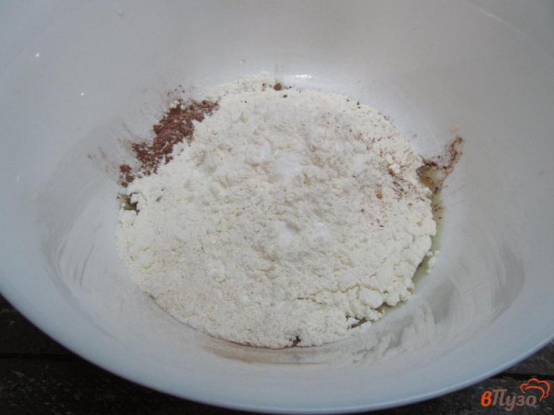 Фото приготовление рецепта: Шоколадно - творожный пирог шаг №2