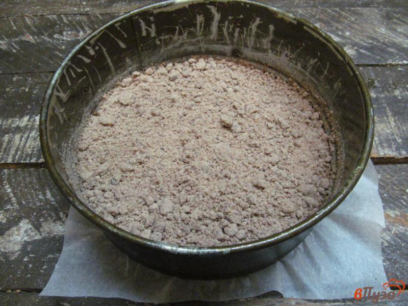 Фото приготовление рецепта: Шоколадно - творожный пирог шаг №4