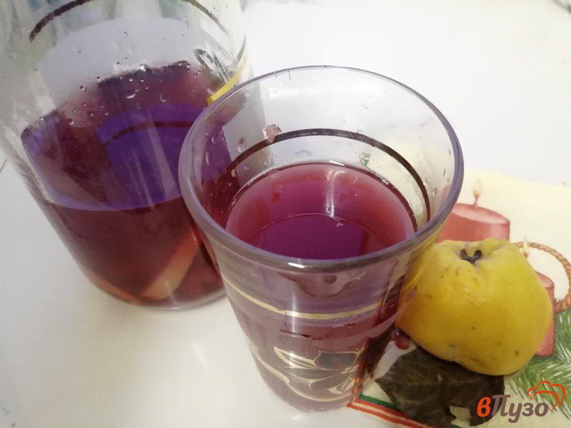 Фото приготовление рецепта: Компот ассорти с айвой и ягодами и вишней шаг №4