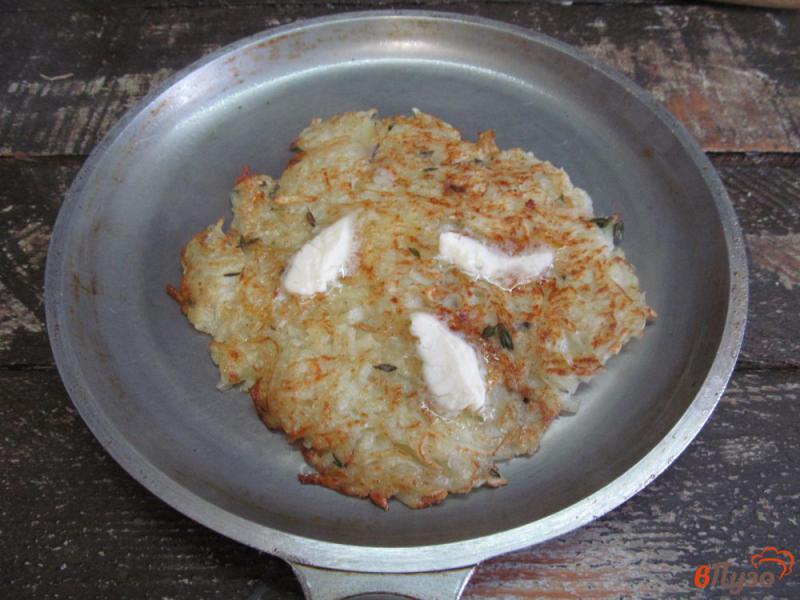 Фото приготовление рецепта: Картофельные лепешки под грибным соусом шаг №4
