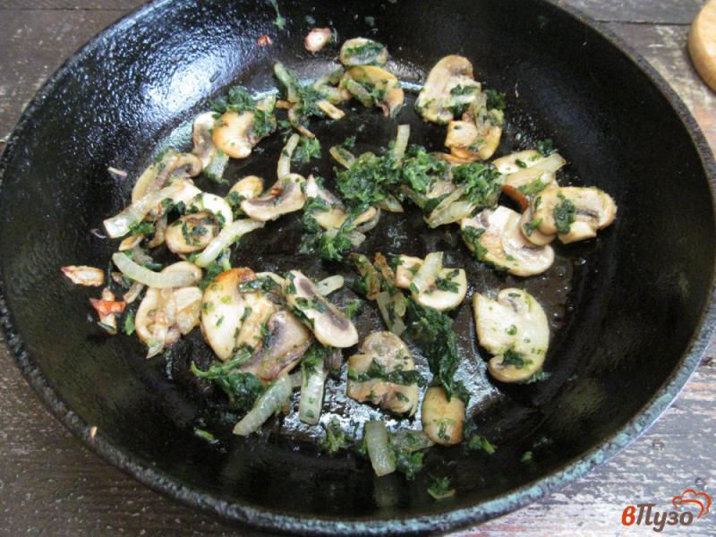 Фото приготовление рецепта: Картофельные лепешки под грибным соусом шаг №7