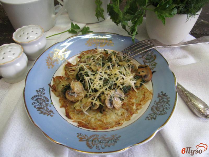 Фото приготовление рецепта: Картофельные лепешки под грибным соусом шаг №9