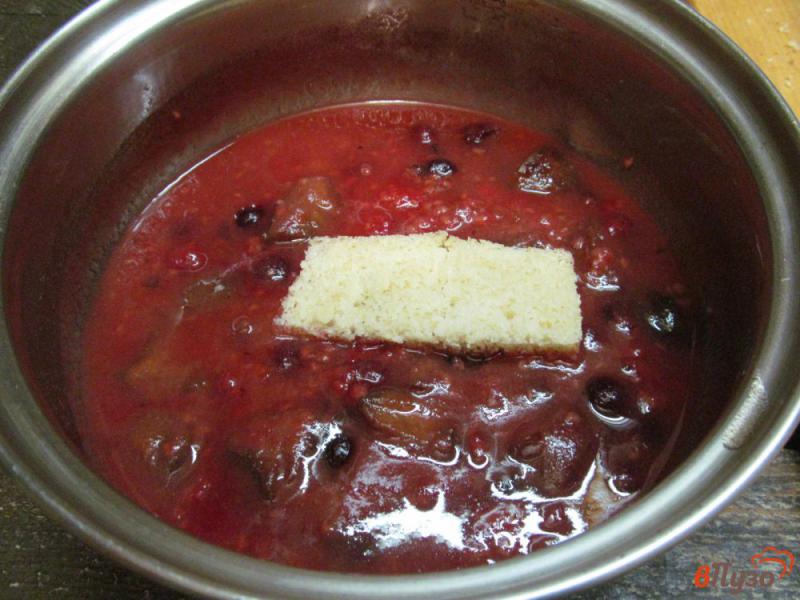 Фото приготовление рецепта: Пудинг с ягодами шаг №7