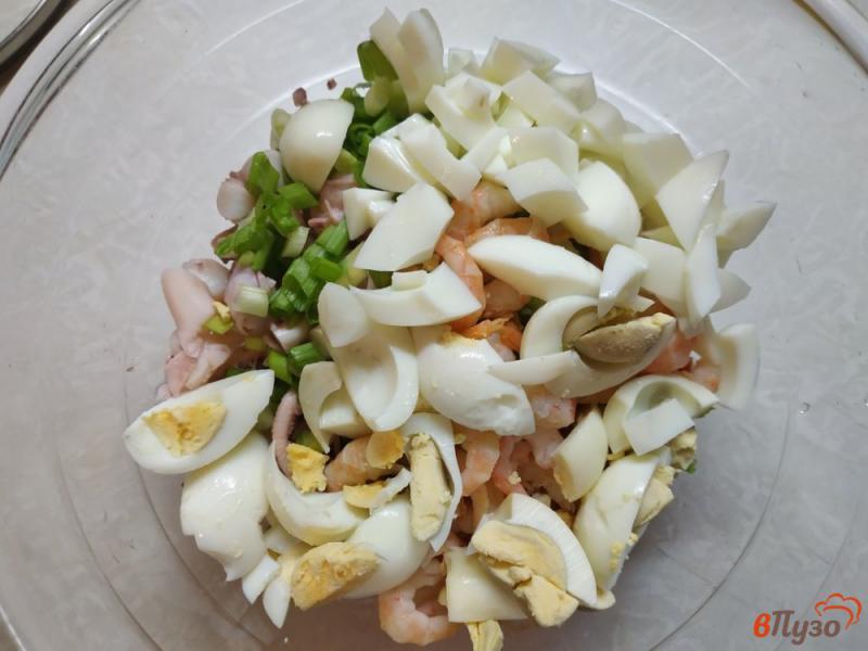 Фото приготовление рецепта: Протеиновый салат с морепродуктами шаг №5