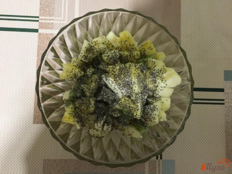 Фото приготовление рецепта: Фруктовый салат с ананасом и семенами Чиа шаг №6