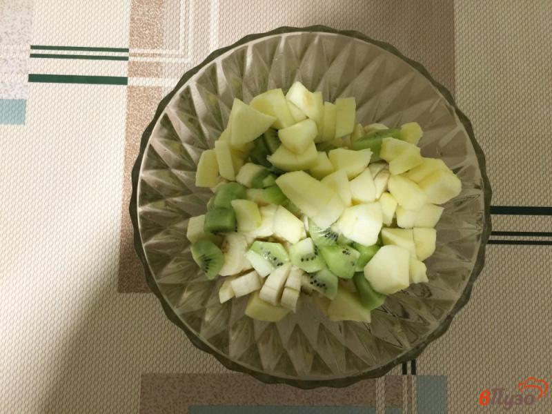 Фото приготовление рецепта: Фруктовый салат с ананасом и семенами Чиа шаг №4