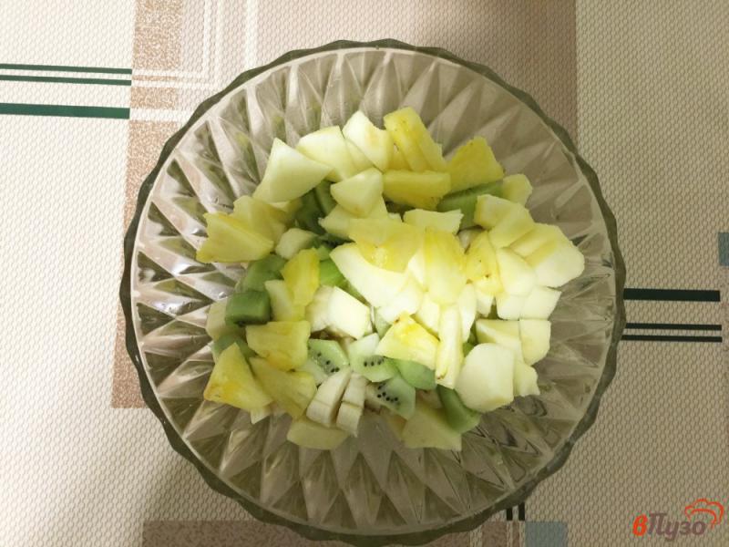 Фото приготовление рецепта: Фруктовый салат с ананасом и семенами Чиа шаг №5