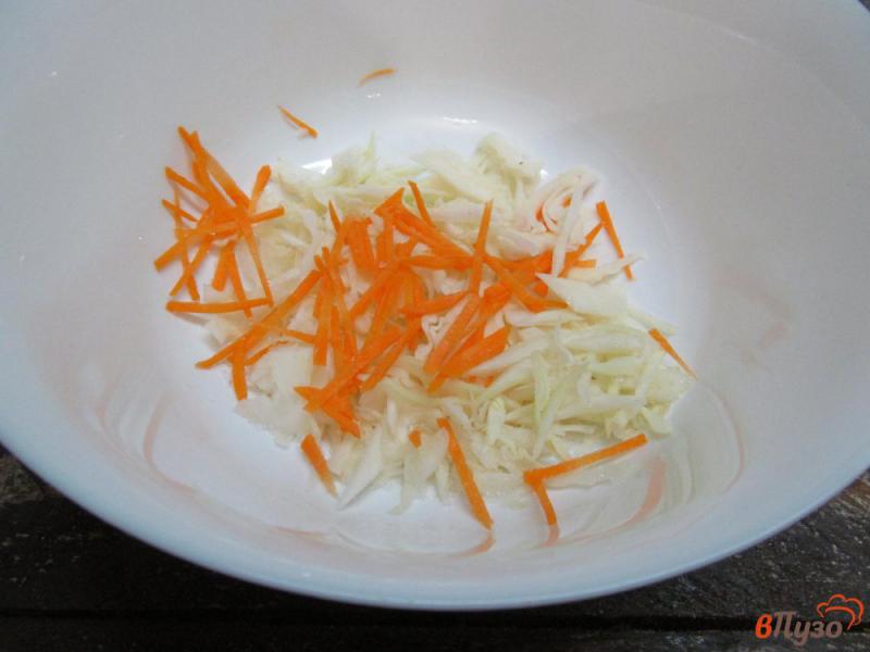 Фото приготовление рецепта: Салат из капусты с болгарским перцем и кукурузой шаг №1