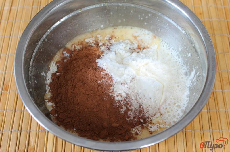 Фото приготовление рецепта: Шоколадный кекс с семенами льна и семечками тыквы шаг №3