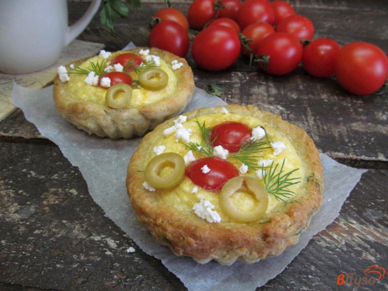 Фото приготовление рецепта: Пироги с томатами и творогом шаг №6