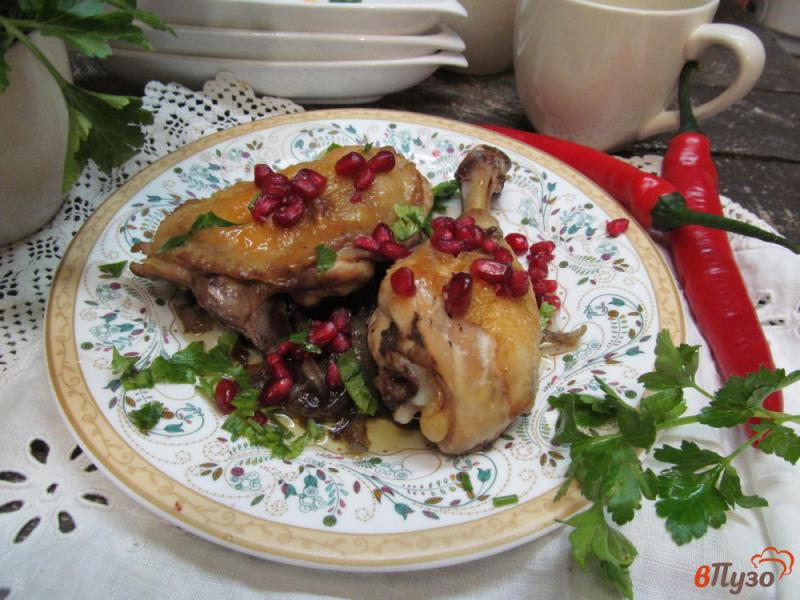 Фото приготовление рецепта: Курица с сельдереем и гранатом шаг №8