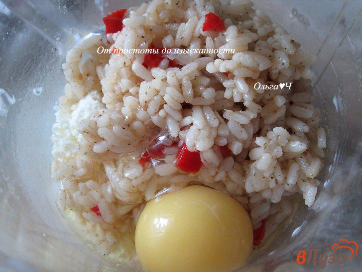 Фото приготовление рецепта: Заливной пирог с рисом, творогом и сыром шаг №2