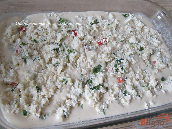 Фото приготовление рецепта: Заливной пирог с рисом, творогом и сыром шаг №4