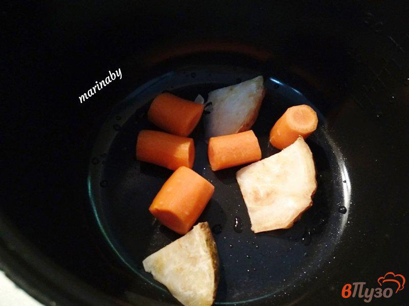 Фото приготовление рецепта: Куриный бульон с сельдерем и вермишелью. шаг №1