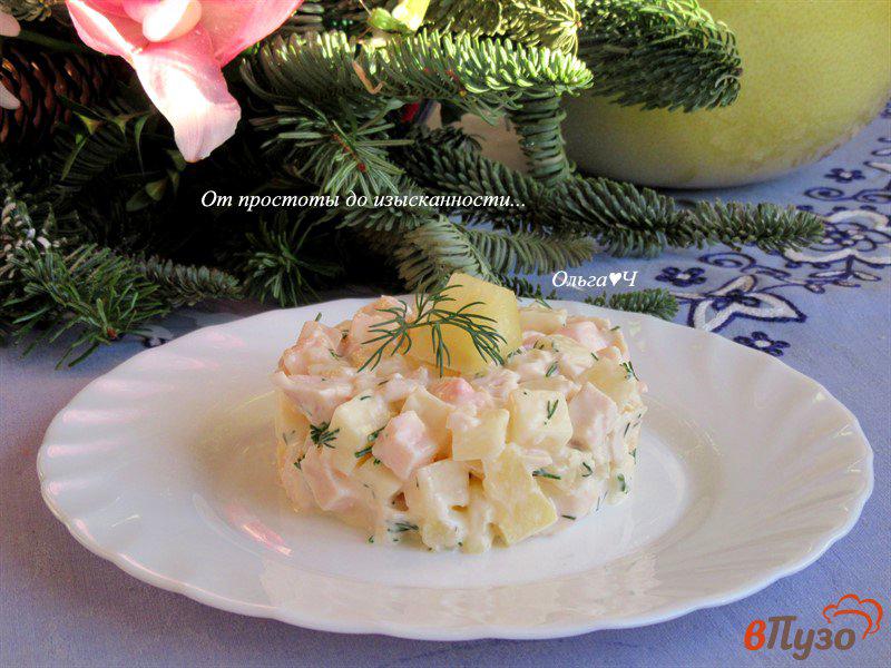 Фото приготовление рецепта: Салат с курицей, ананасом и сыром шаг №6
