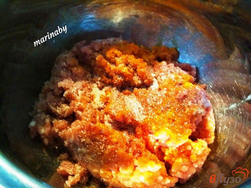 Фото приготовление рецепта: Слойки с мясом и помидорками черри шаг №3