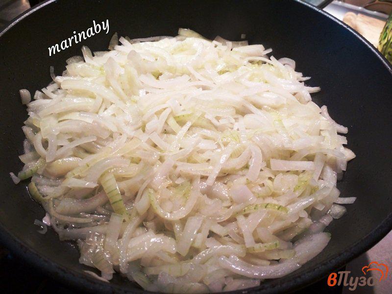 Фото приготовление рецепта: Салат из фасоли и ветчины шаг №3