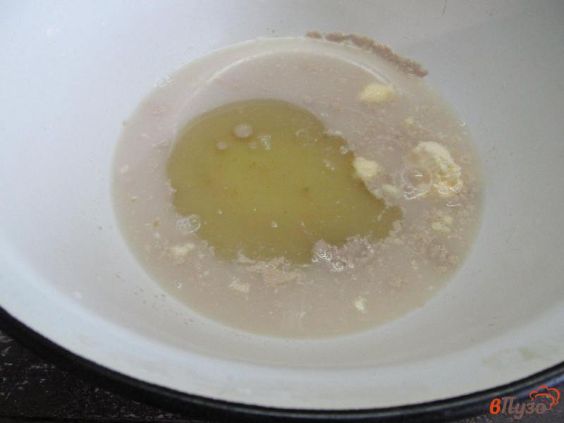 Фото приготовление рецепта: Оливковый хлеб с семенами льна и тимьяном шаг №2