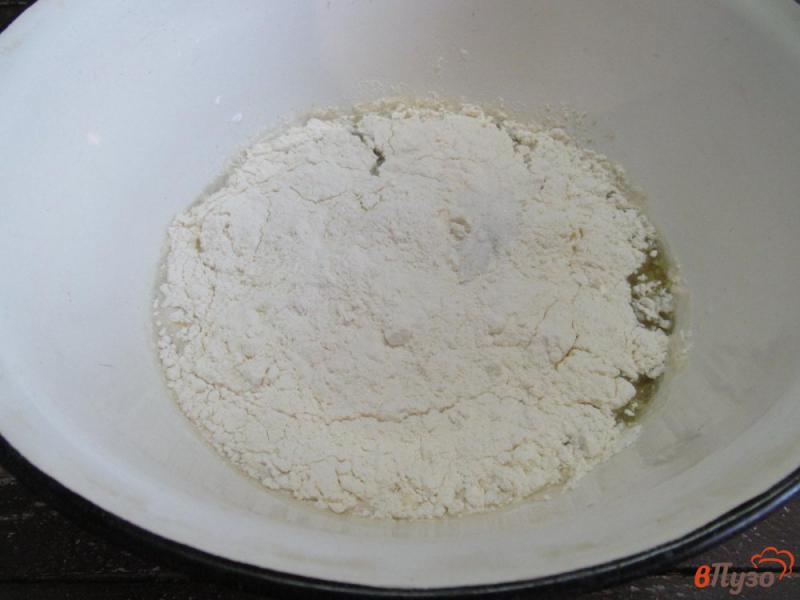 Фото приготовление рецепта: Оливковый хлеб с семенами льна и тимьяном шаг №3