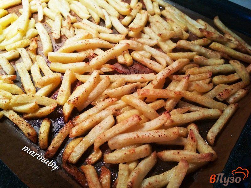 Фото приготовление рецепта: Запеченный  картофель фри шаг №4