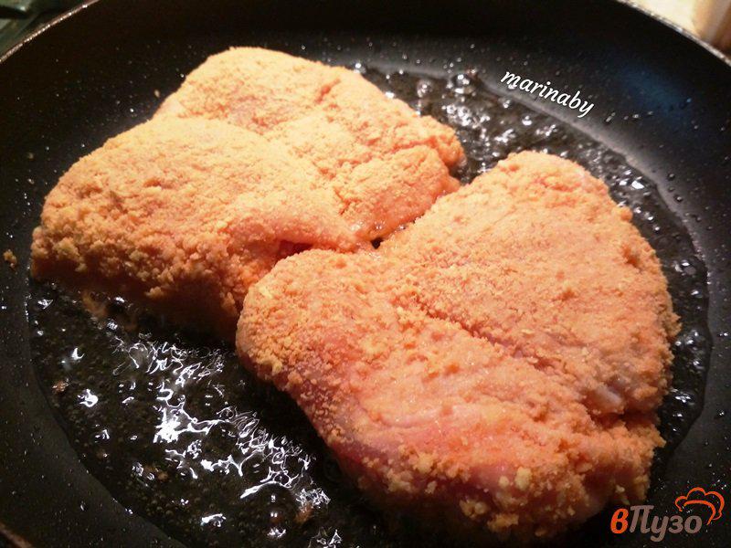 Фото приготовление рецепта: Запеченная куриная мякоть бедра в панировке шаг №2