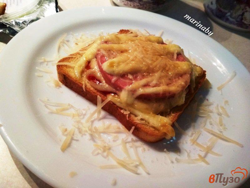 Фото приготовление рецепта: Простой горячий бутерброд шаг №7
